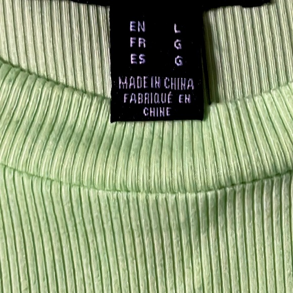 Cropped Ribbed Green Tee - Picture 3 of 4